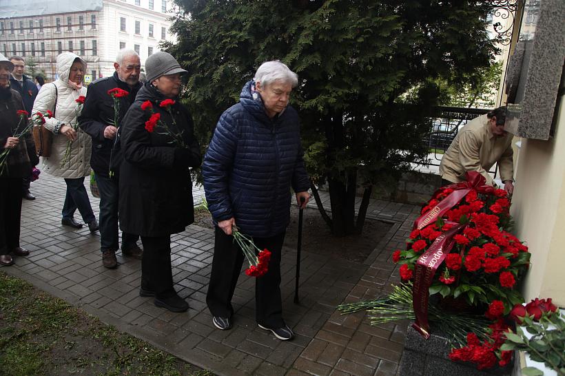 ГЕО-ПРОЕКТ ПРИНЯЛ УЧАСТИЕ В ТОРЖЕСТВЕННОМ МЕРОПРИЯТИИ У  МЕМОРИАЛЬНОЙ ДОСКИ «ПАМЯТИ ДОРОЖНИКОВ ЛЕНИНГРАДА  И ЛЕНИНГРАДСКОГО ФРОНТА»