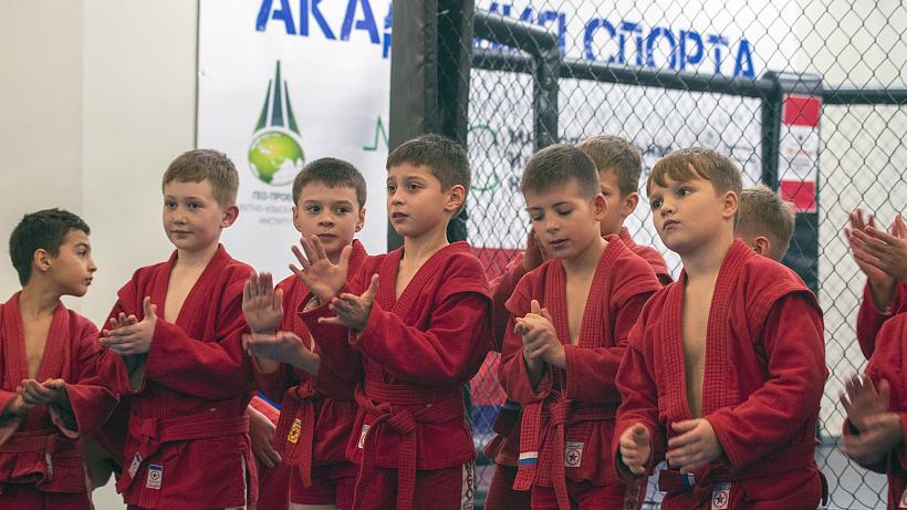 Открытый детский турнир по самбо среди клубных команд состоялся в Петергофе при поддержке компании «ГЕО-ПРОЕКТ»