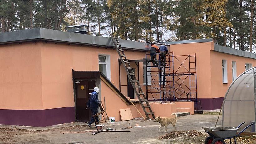 Ремонтные работы в здании социального приюта для детей и подростков в поселке Демянск Новгородской области близятся к завершению