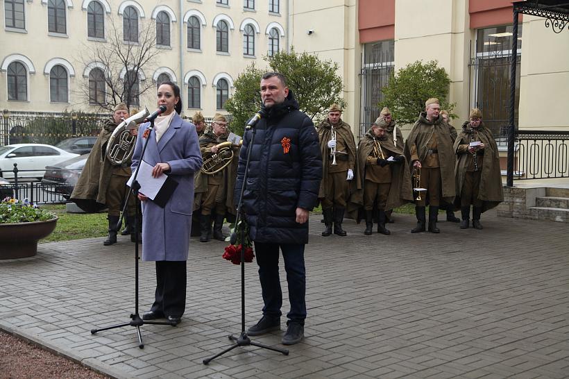 ГЕО-ПРОЕКТ ПРИНЯЛ УЧАСТИЕ В ТОРЖЕСТВЕННОМ МЕРОПРИЯТИИ У  МЕМОРИАЛЬНОЙ ДОСКИ «ПАМЯТИ ДОРОЖНИКОВ ЛЕНИНГРАДА  И ЛЕНИНГРАДСКОГО ФРОНТА»