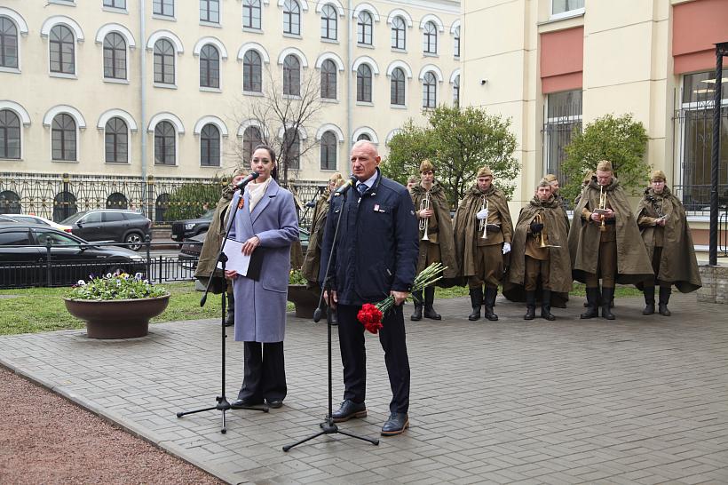ГЕО-ПРОЕКТ ПРИНЯЛ УЧАСТИЕ В ТОРЖЕСТВЕННОМ МЕРОПРИЯТИИ У  МЕМОРИАЛЬНОЙ ДОСКИ «ПАМЯТИ ДОРОЖНИКОВ ЛЕНИНГРАДА  И ЛЕНИНГРАДСКОГО ФРОНТА»