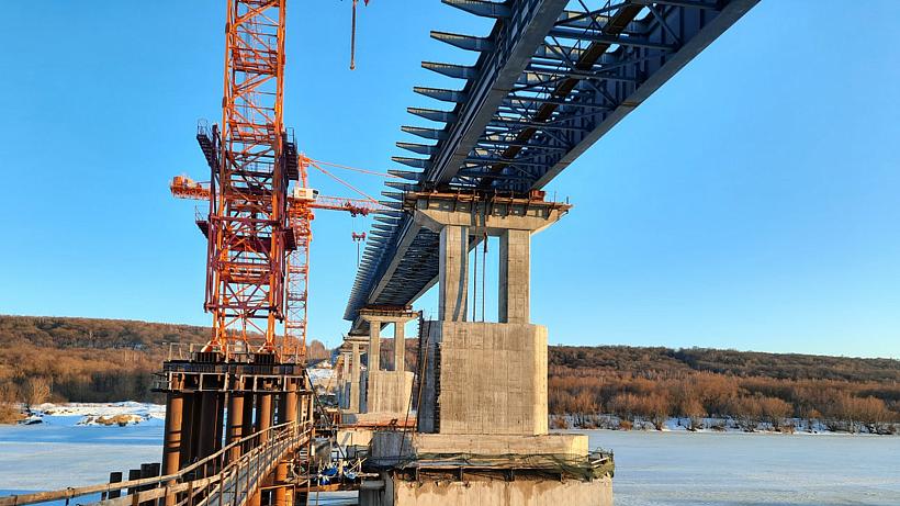 Продолжаются работы по капитальному ремонту моста через реку Ока, расположенного в городских округах Ступино и Кашира Московской области