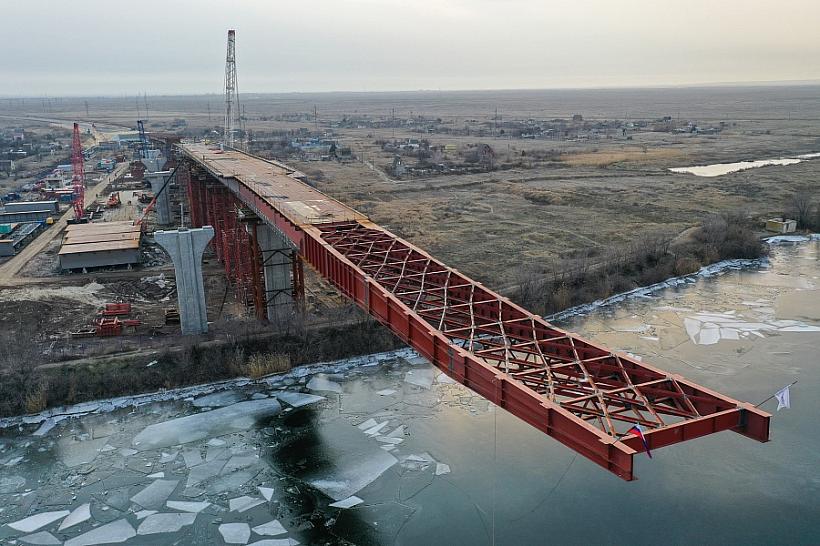 В Волгоградской области завершился заключительный этап надвижка пролетов моста через  ВДСК